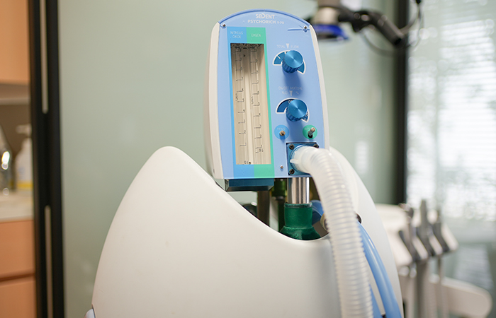 笑気吸入鎮静器