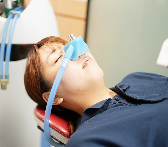 不安や緊張をやわらげる笑気麻酔に対応しています