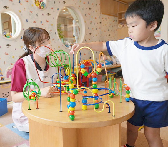 託児サービス・キッズスペースあり
                                お子様も楽しく通えます
                                